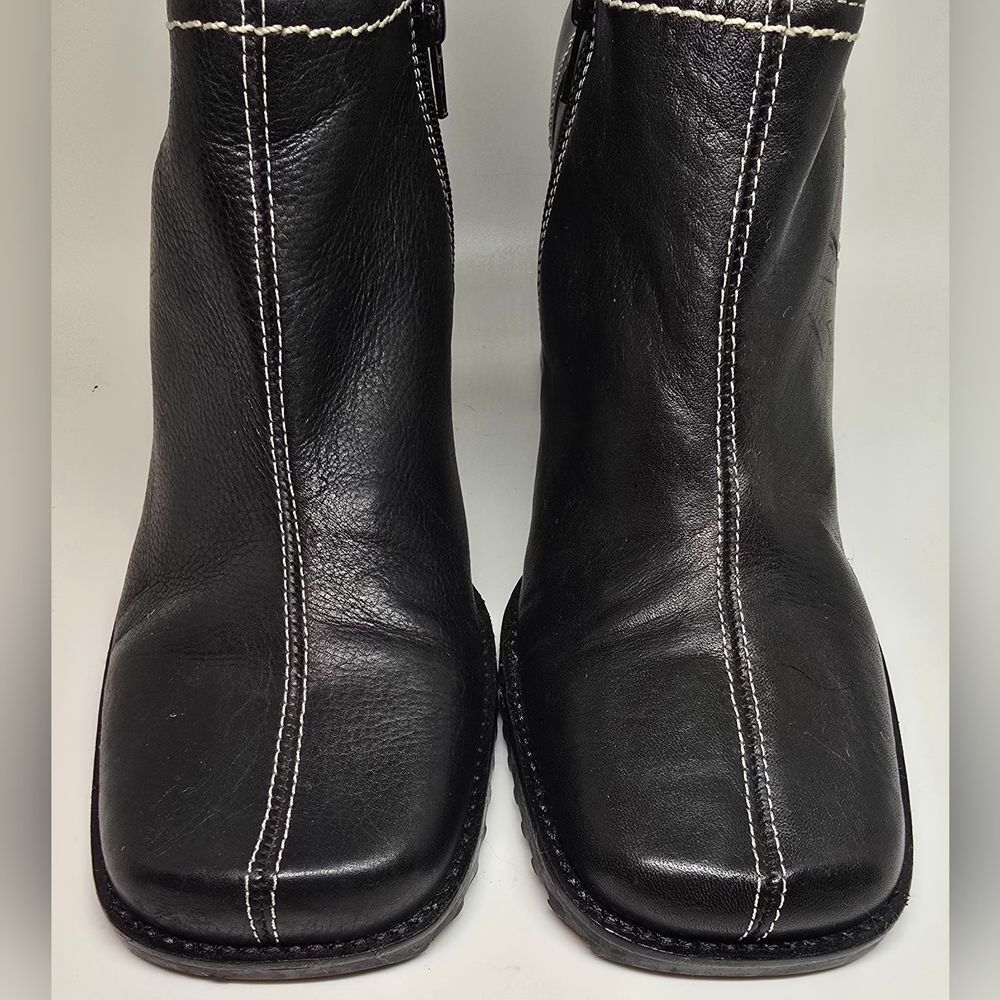 Liz Claiborne Leather Black Ankle Booties with White Stitching 8.5 - Picture 2 of 8